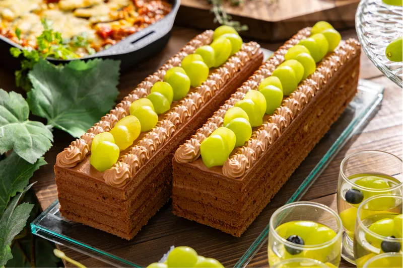 シャインマスカットのチョコレートケーキ