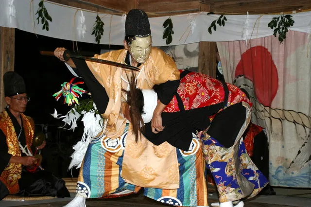 島後久見神楽