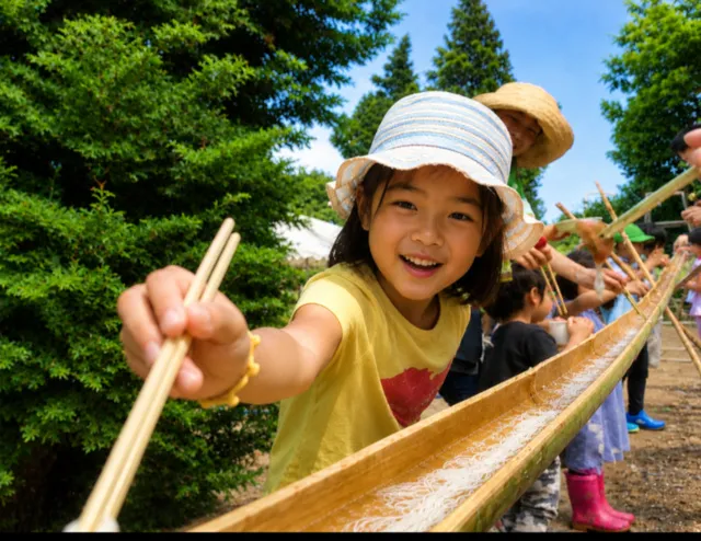 【夏限定】自分で採った夏野菜が天ぷらに！農園の流しそうめん体験