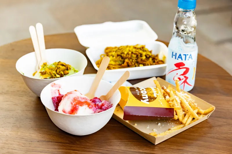 初出店3店舗を含む計12店舗の個性豊かなグルメ屋台が登場！