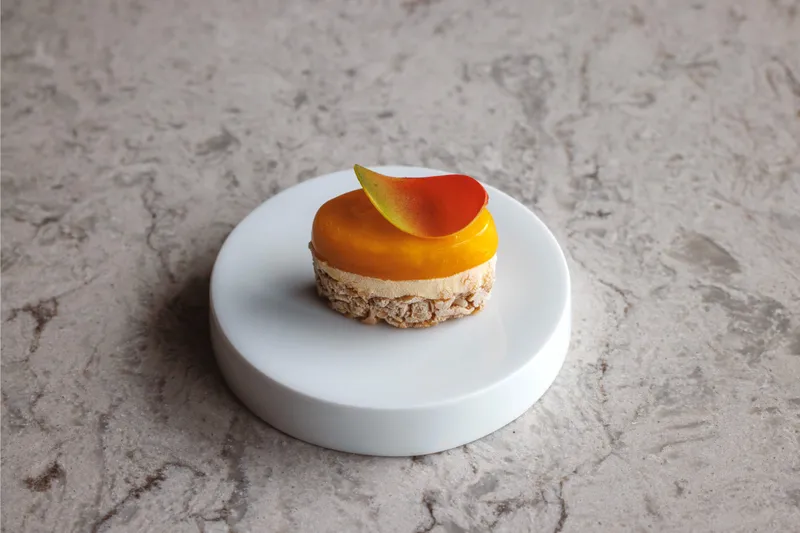 マンゴージュレ、クレームカフェ、ヘーゼルナッツクランチ