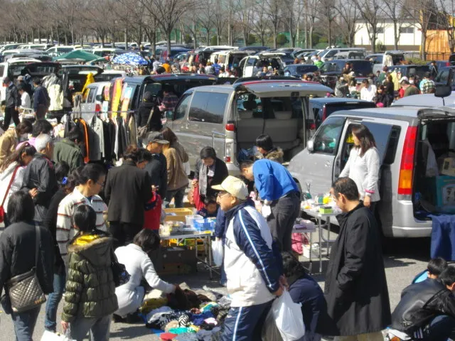 越谷しらこばと水上公園　フリーマーケット（10月）