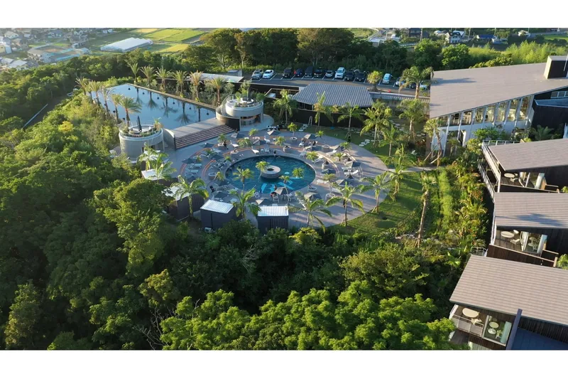 BOTANICAL POOL CLUB