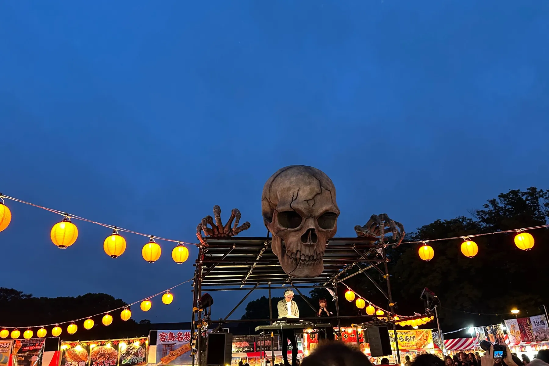＜上野ゾク夏祭り＞巨大がしゃどくろ（2026年撮影：レッツエンジョイ東京編集部）
