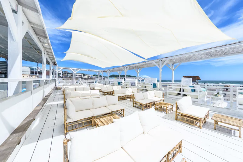 最高の夏を楽しむシーサイドラウンジが今年も登場！