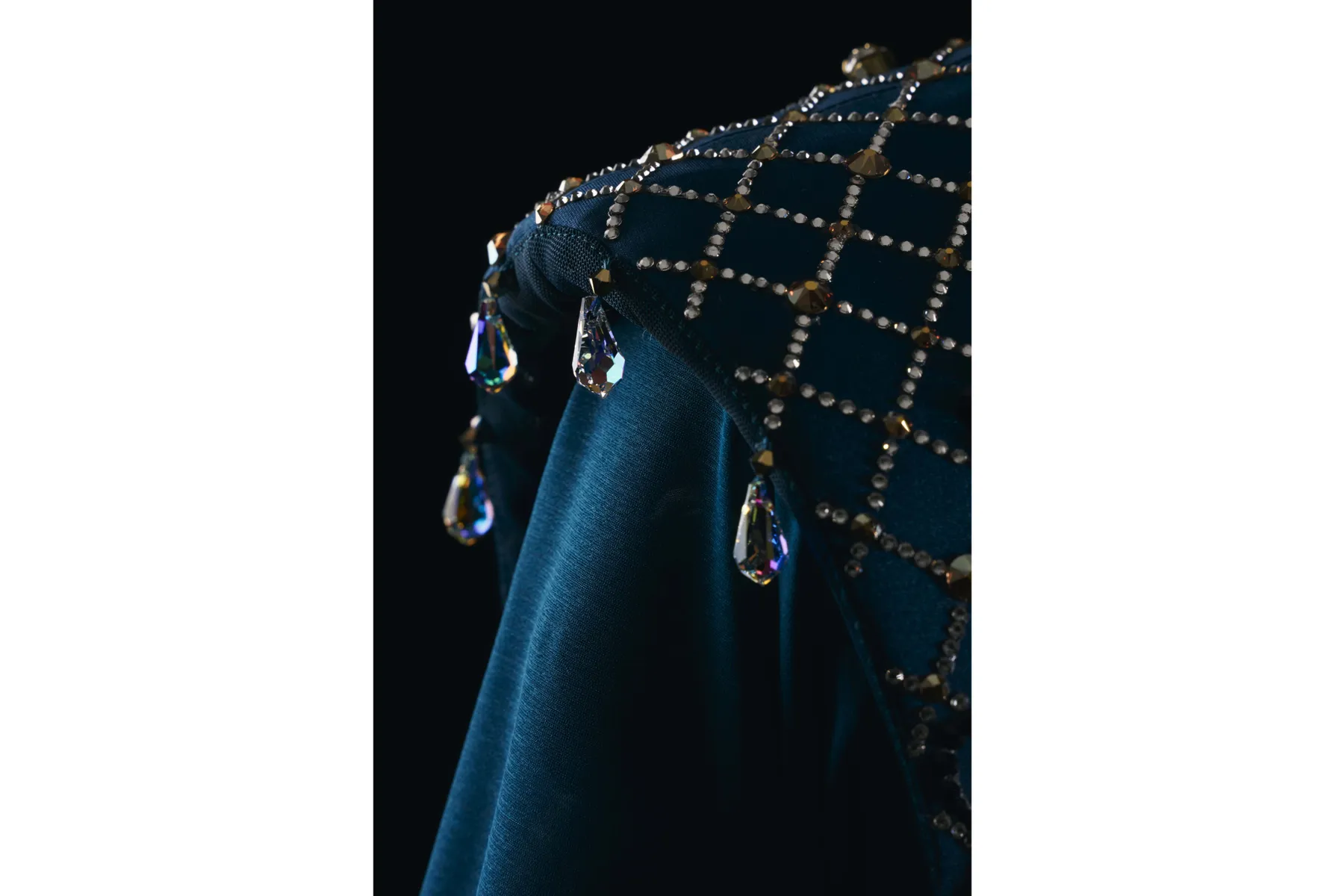 『Couture on Ice(クチュール・オン・アイス) 羽生結弦×伊藤聡美 写真集』出版記念展_4