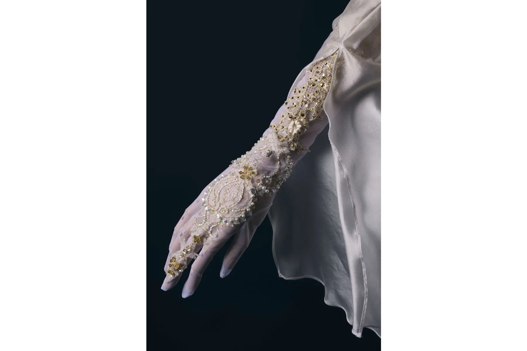 『Couture on Ice(クチュール・オン・アイス) 羽生結弦×伊藤聡美 写真集』出版記念展_5