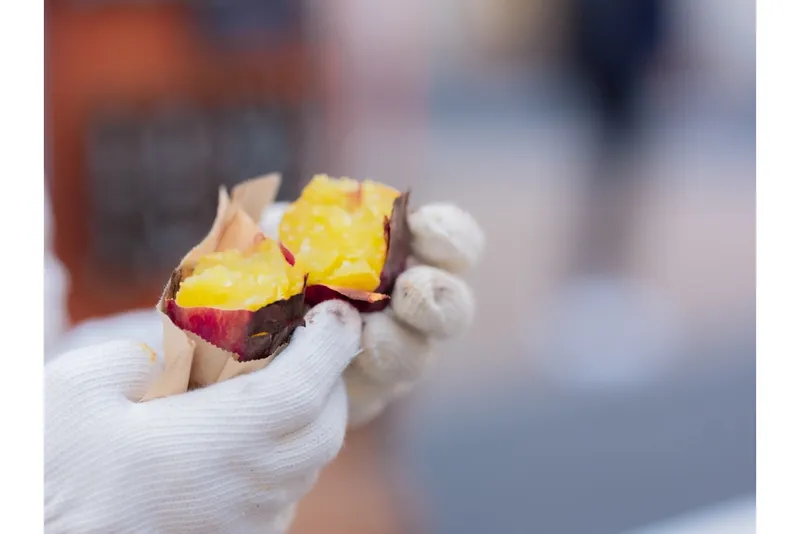 ほくほくの焼き芋　イメージ　【販売料金】焼き芋1本　500円  ※「カフェ＆バー　タワービューテラス」、「ブッフェダイニング ポルト」を利用の方のみ購入できます。