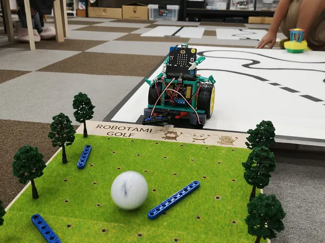 ロボットプログラミング体験会「でるか、ホールインワン！？ライントレースゴルフ」