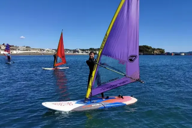 江ノ島・ウィンドサーフィン】風を受けて海上を走る！1名様から大歓迎