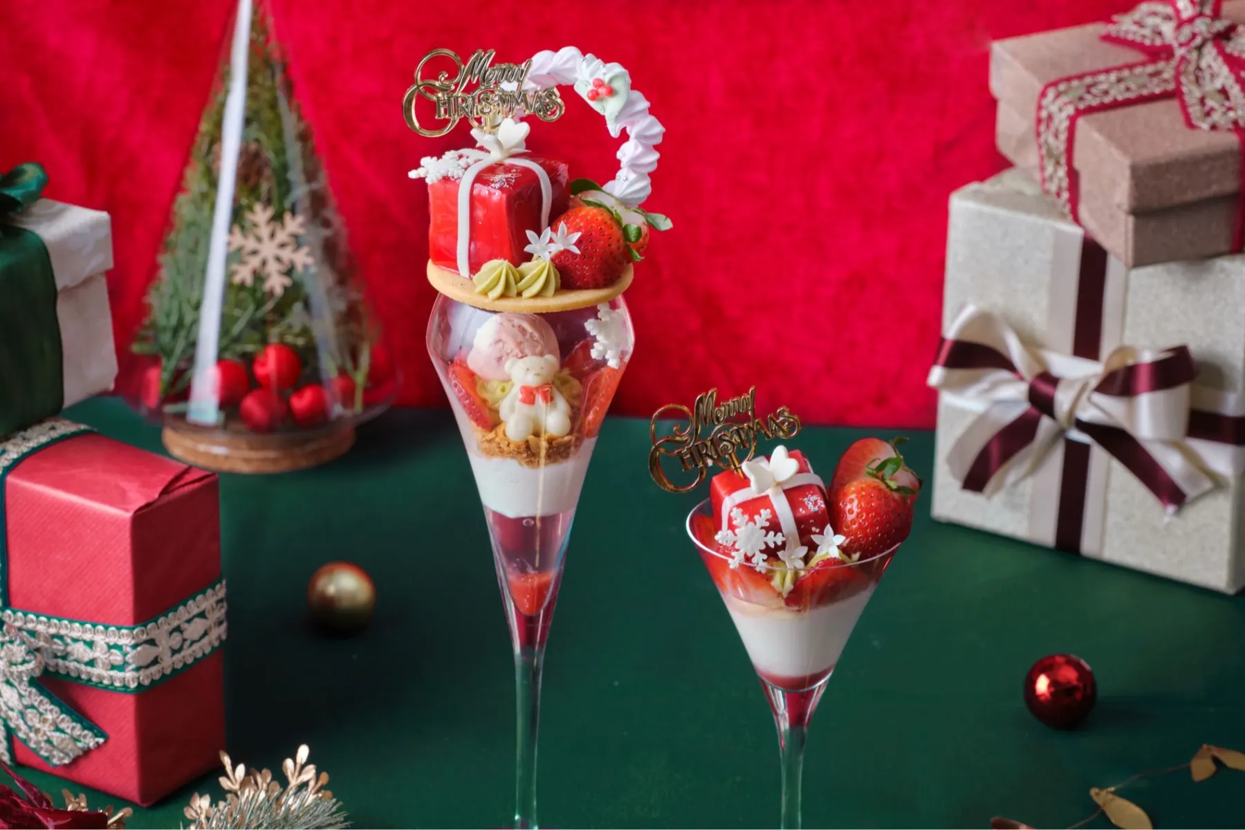 真っ赤ないちごのクリスマスアフタヌーンティー【リストランテ マンジャーレ ウォーターエッジ YOKOHAMA／大宮璃宮 カフェ＆レストラン 四季庭】_5