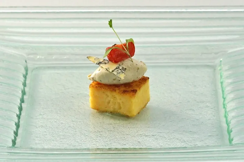 ポレンタのケークサレ　ブルーチーズと茄子のクリーム