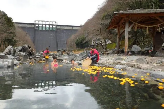 露天風呂砂湯　ゆず湯