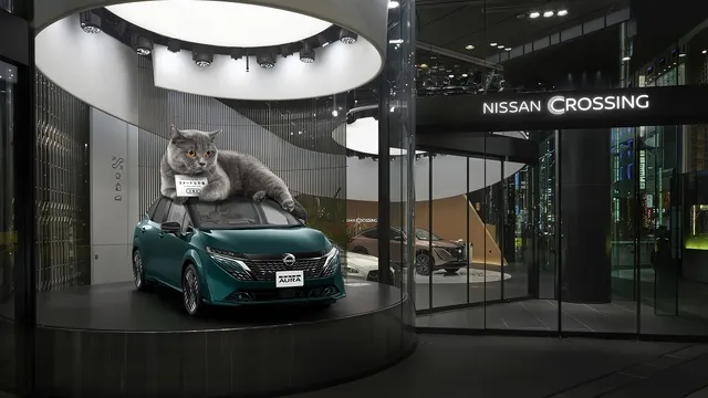 日産オーラ「実物大3メートルの猫」