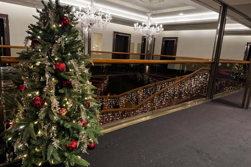 館内のクリスマス装飾の様子
