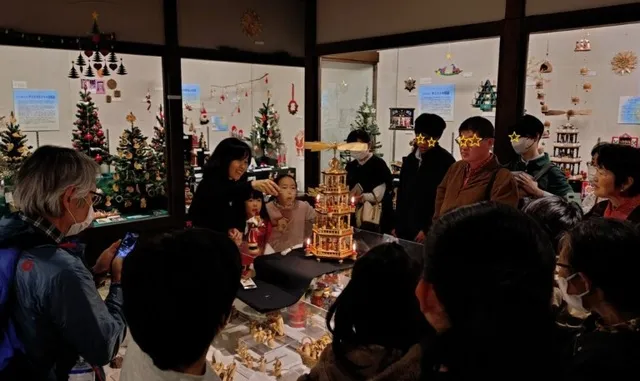 「世界クリスマス紀行」展示解説会（ギャラリートーク）