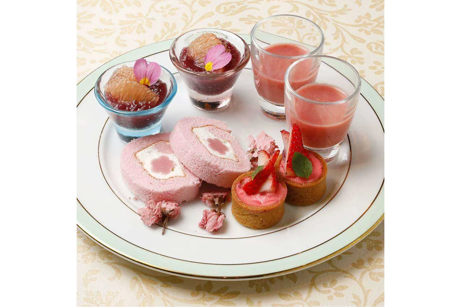 【俺のアフタヌーンティー】イチゴと世界三大珍味【俺のフレンチ グランメゾン 大手町】_2