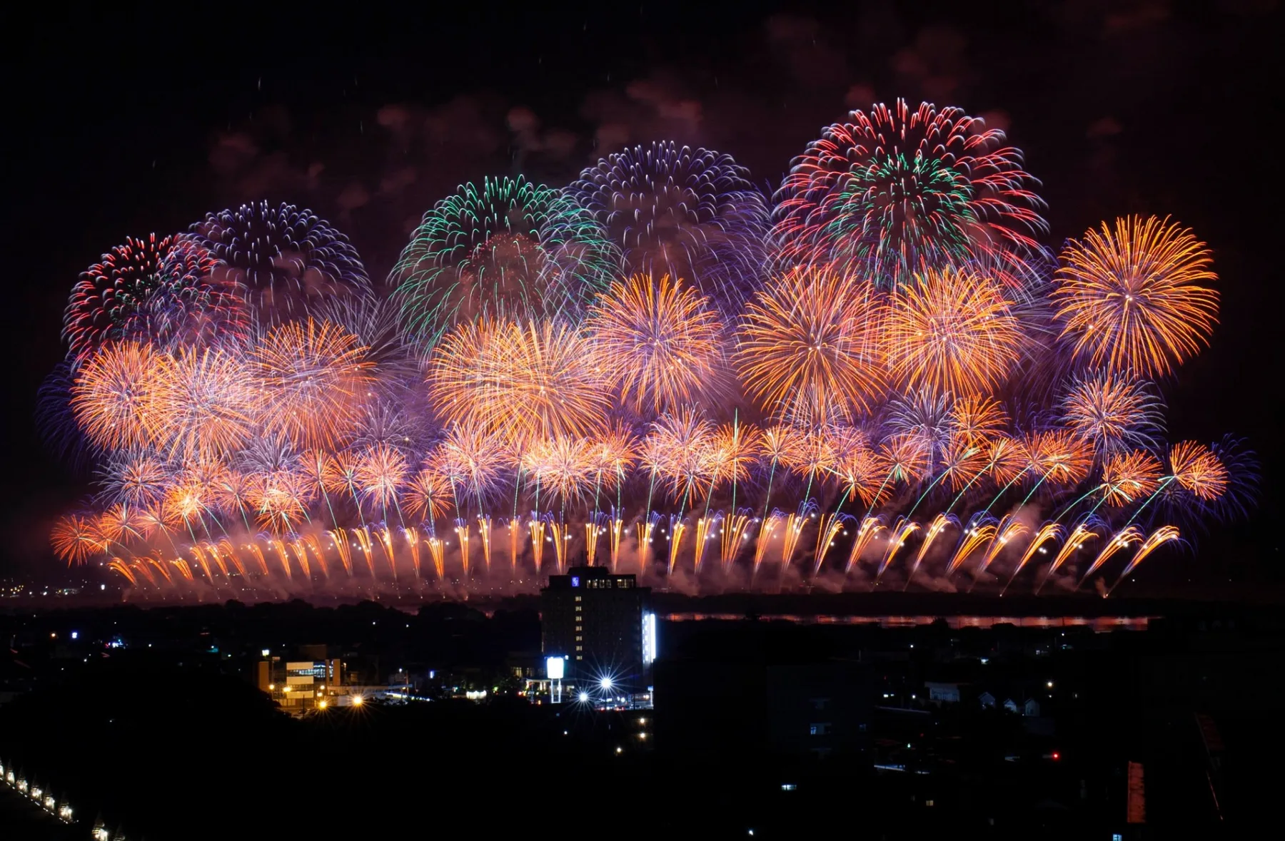 酒田の花火2025　打ち上がれ！心つなぐ、笑顔の花_1