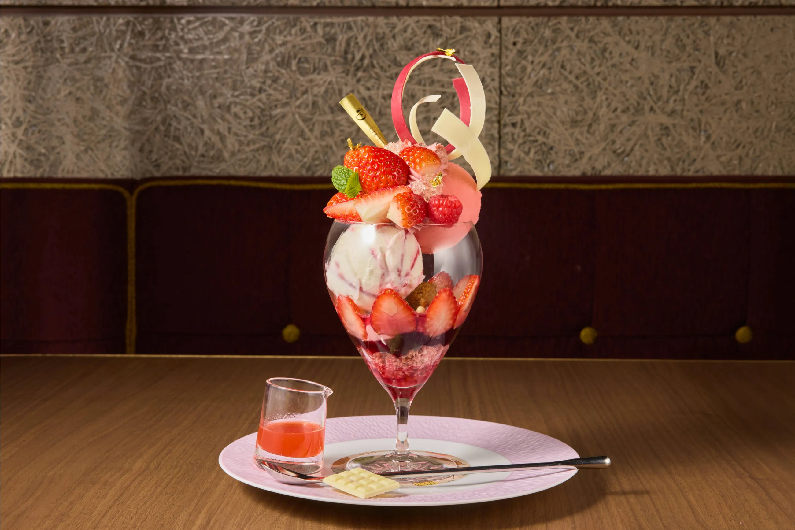 SWEET STRAWBERRY & RICH CHOCOLATE 2026