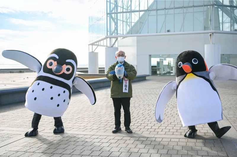 オーちゃん、フーちゃんと園長によるお出迎え　(公財)東京動物園協会