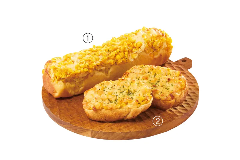 [ベーカリーカンスケ]①たっぷり美瑛コーンのフロマージュブレッド(1個)1,140円、②美瑛焼きとうもろこしのタルティーヌ（１個）551円