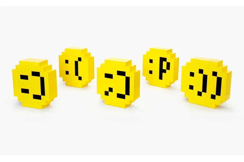 Shinji Murakami氏のEmoticonsの彫刻作品
