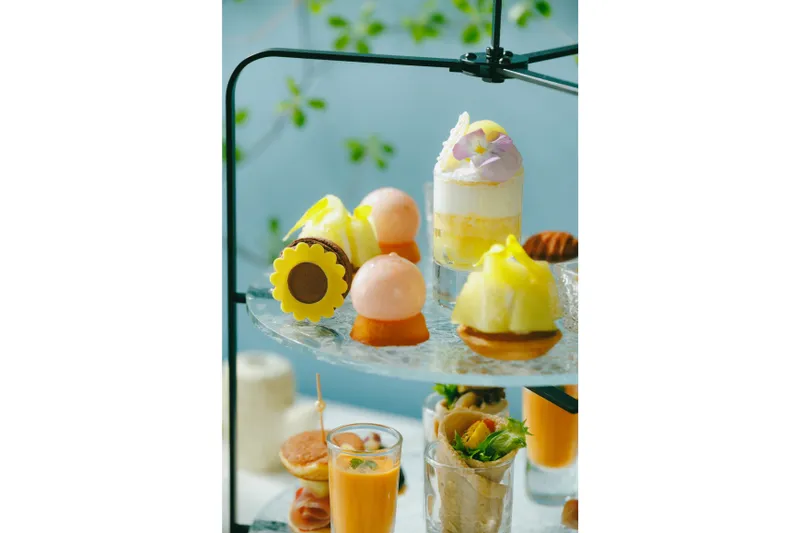 フレッシュなフルーツや夏らしいモチーフをさまざまに取り入れて。