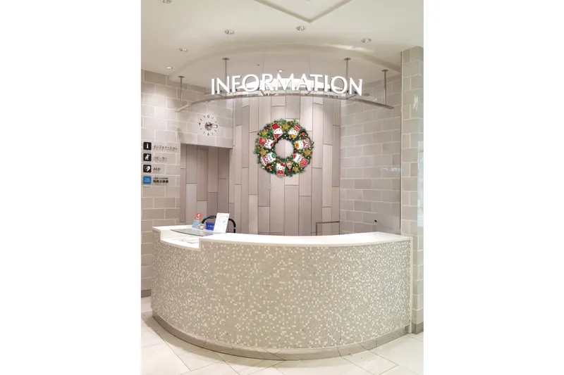 館内各所でハローキティの装飾が盛りだくさん！　©’25 SANRIO CO.,LTD. APPR.NO.L662827