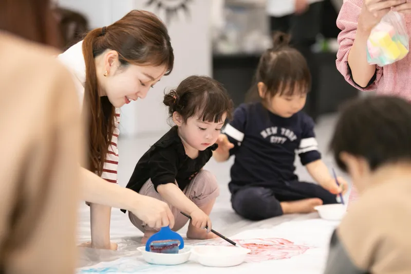 米粉の絵の具はとろとろで気持ちいい
