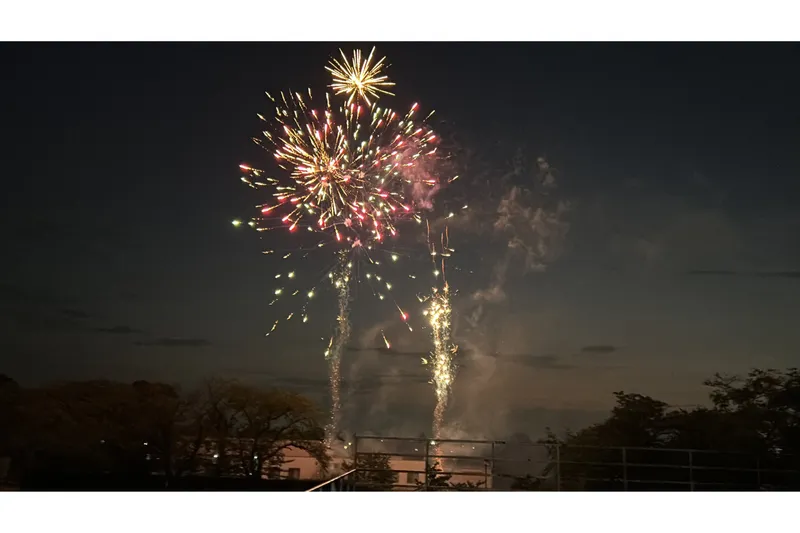 お子様も大満足の1,300発の美しい花火