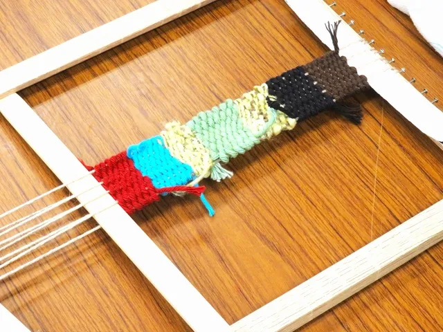 山まゆ糸でブレスレット作り