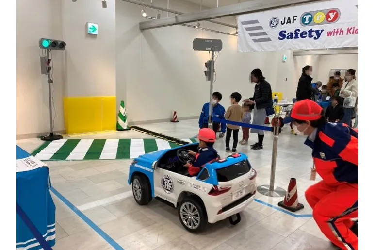 JAFキッズサービスカーで交通安全教室（参加無料）