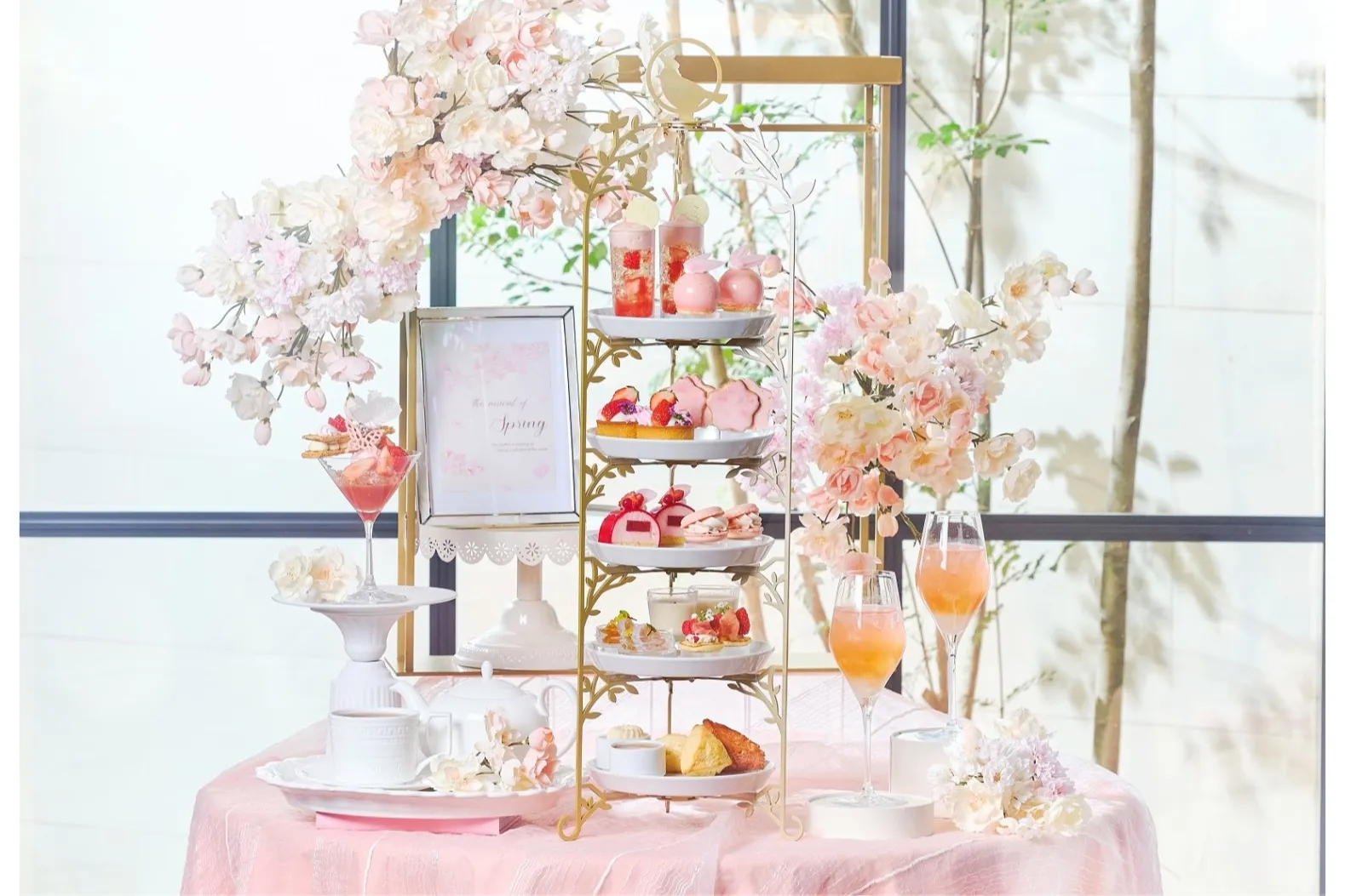 桜色のストロベリーアフタヌーンティー【青山セントグレース大聖堂/白金迎賓館 アートグレイスクラブ】_1
