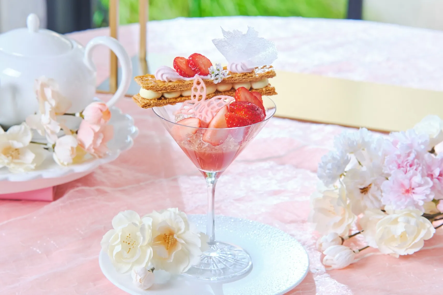 桜色のストロベリーアフタヌーンティー【青山セントグレース大聖堂