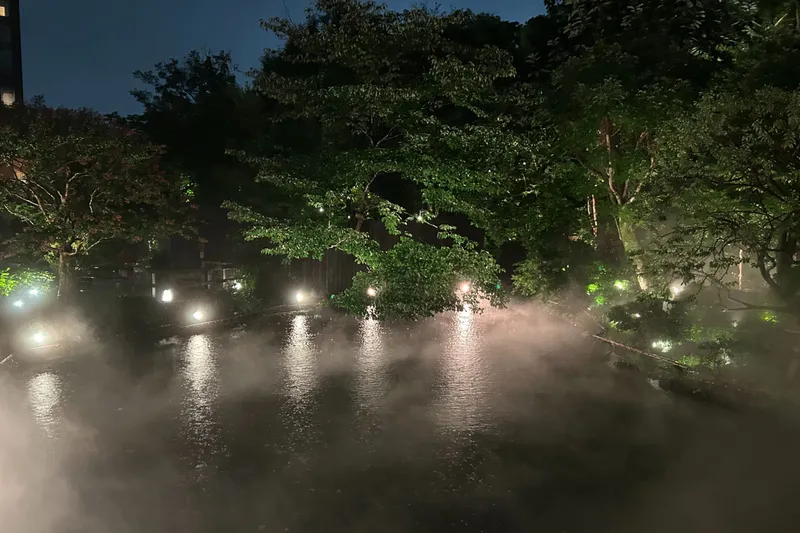 ＜「東京雲海－八雲－」×「TOKYO MOON」＞庭園演出（2026年撮影：レッツエンジョイ東京編集部）