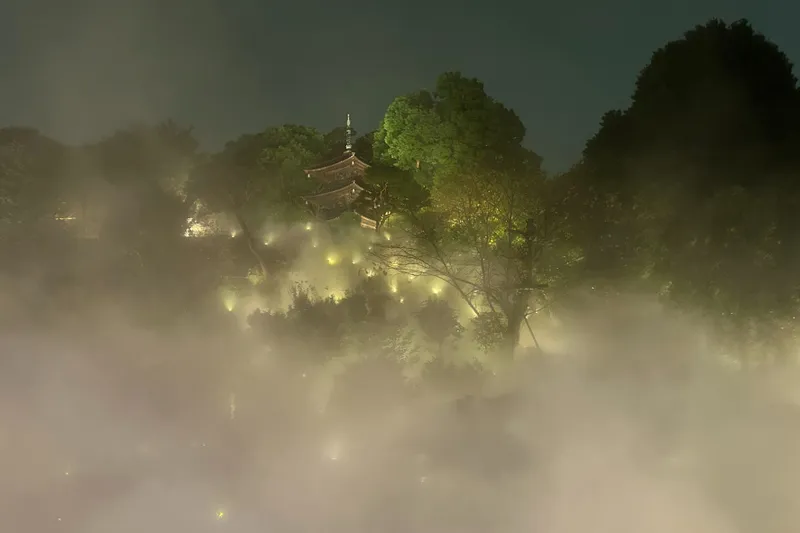 ＜「東京雲海－八雲－」×「TOKYO MOON」＞庭園演出（2026年撮影：レッツエンジョイ東京編集部）