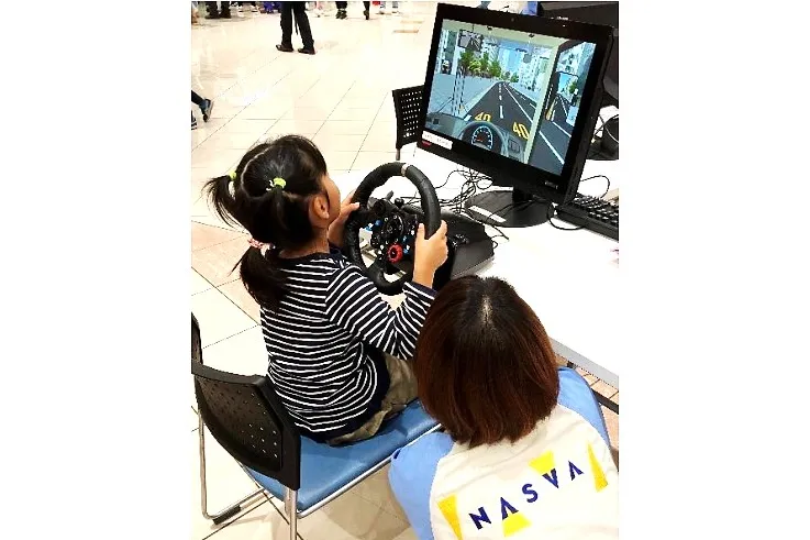 NASVA ドライビングシミュレータ体験 本格的なシミュレーターで、運転の疑似体験や安全運転のポイントを楽しく体験。
