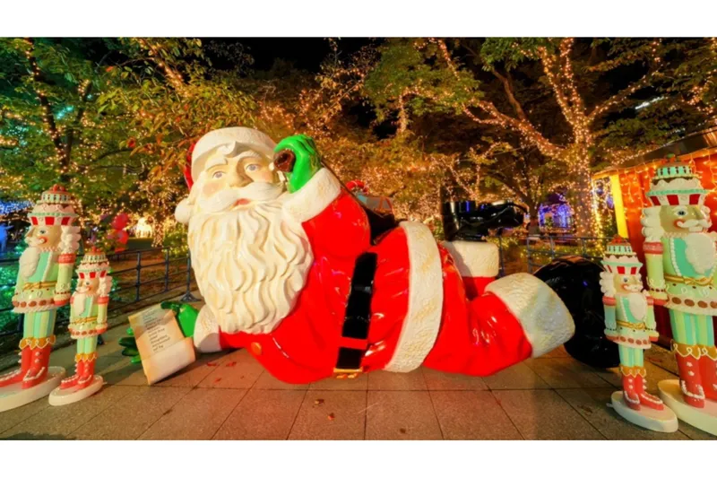 幅5Mの巨大サンタ