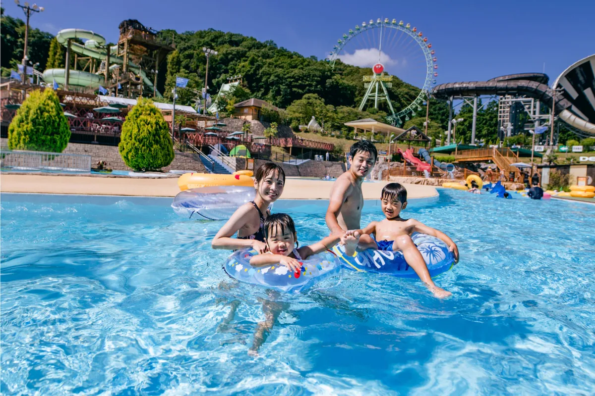 Открытие открытого бассейна в Tokyo Summerland