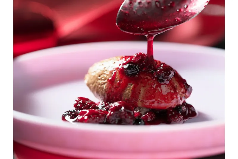 ショコラムース ベリーソース仕立て