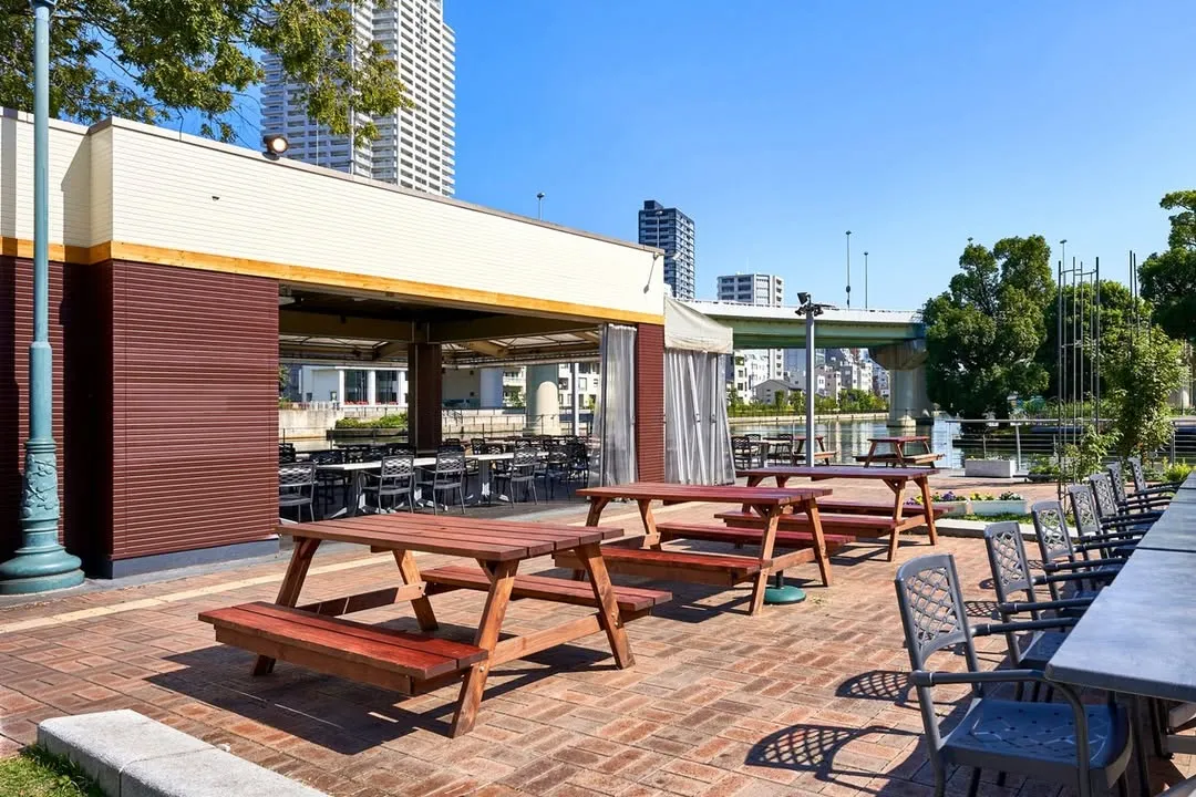 "R"RIVERSIDE GRILL&BEER GARDEN_2
