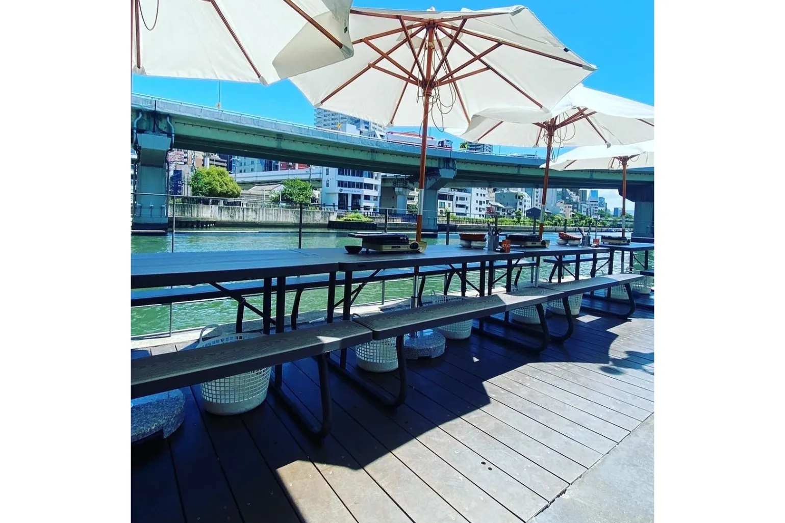 "R"RIVERSIDE GRILL&BEER GARDEN_6