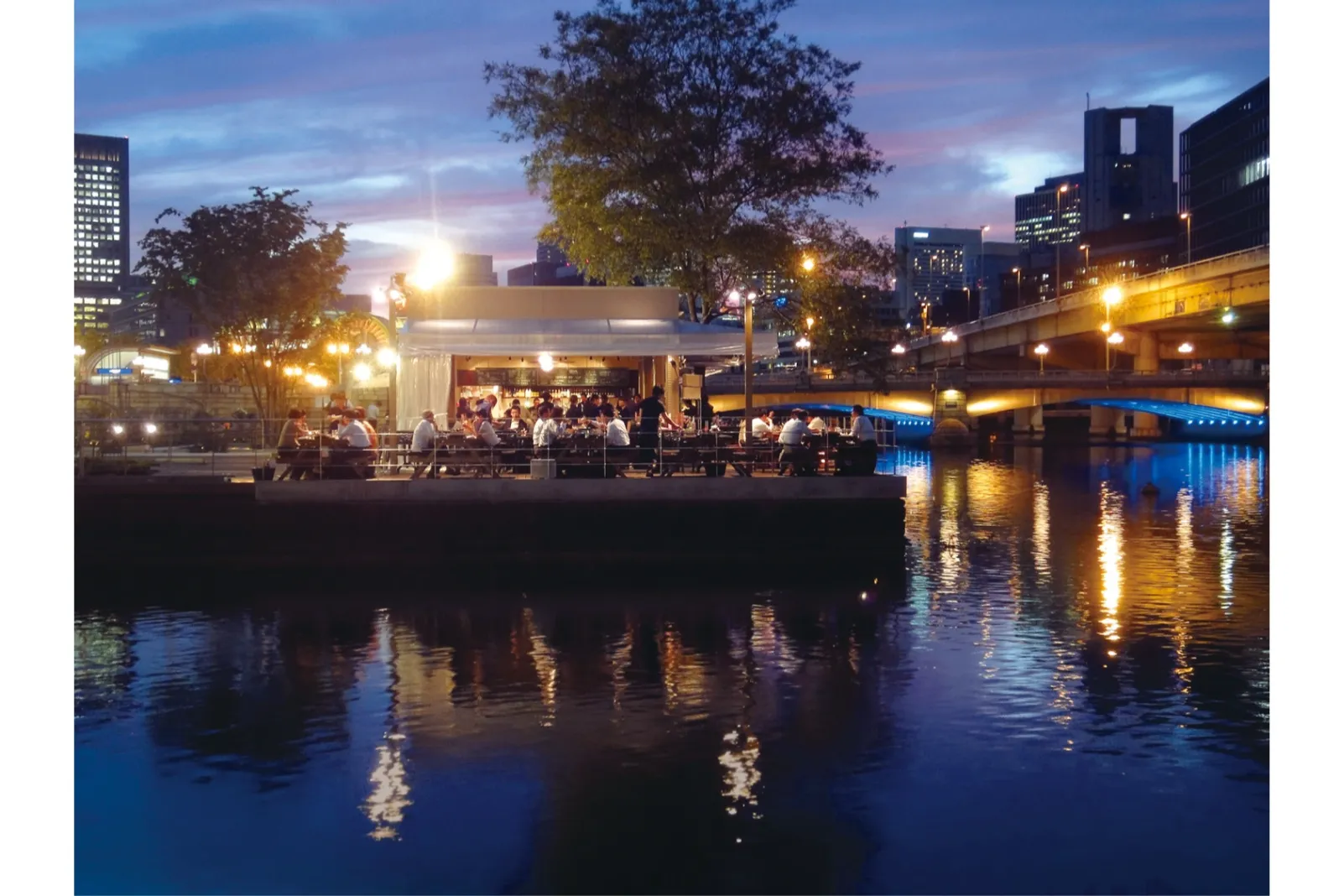 "R"RIVERSIDE GRILL&BEER GARDEN_7