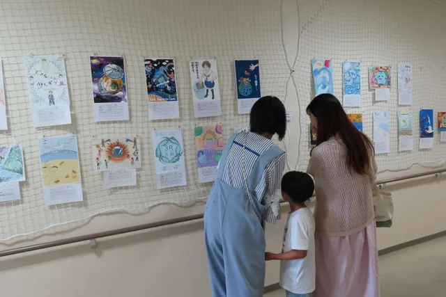 環境イラストコンテスト歴代入賞作品パネル展示