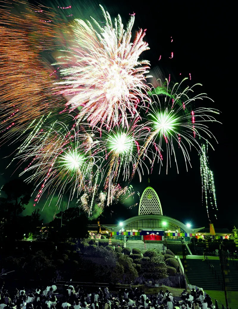 冥應寺の夜空を彩る「辯天さんの花火」