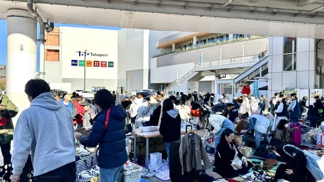 海老名駅西口中心広場（ららぽーと海老名前）フリーマーケット（4月）