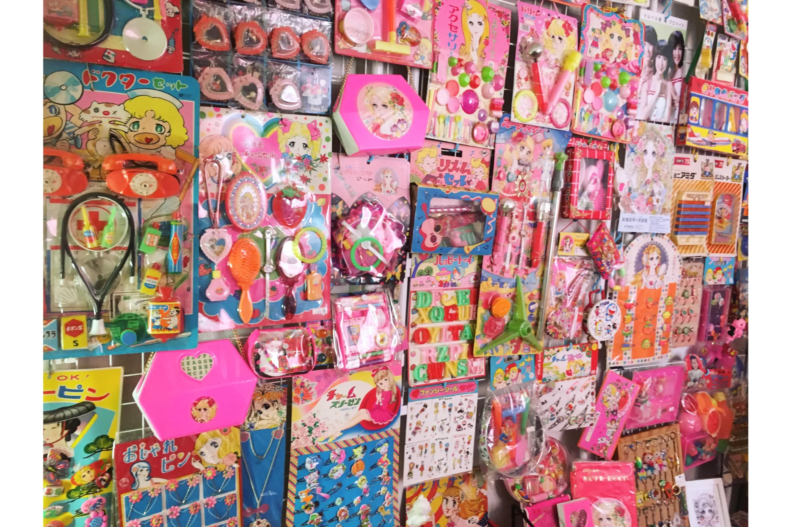 昭和レトロ　くすり屋景品　吊り下げ　台紙付き玩具　大倉トーイ　24個 昭和レトロ くすり屋景品 吊り下げ 台紙付き玩具 大倉トーイ 24