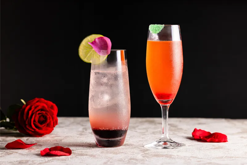 【ウェルカムドリンク】ドリンク名：「曽我部 翔」(左)／「鬼無里 まり」(右)　※出演者さま監修