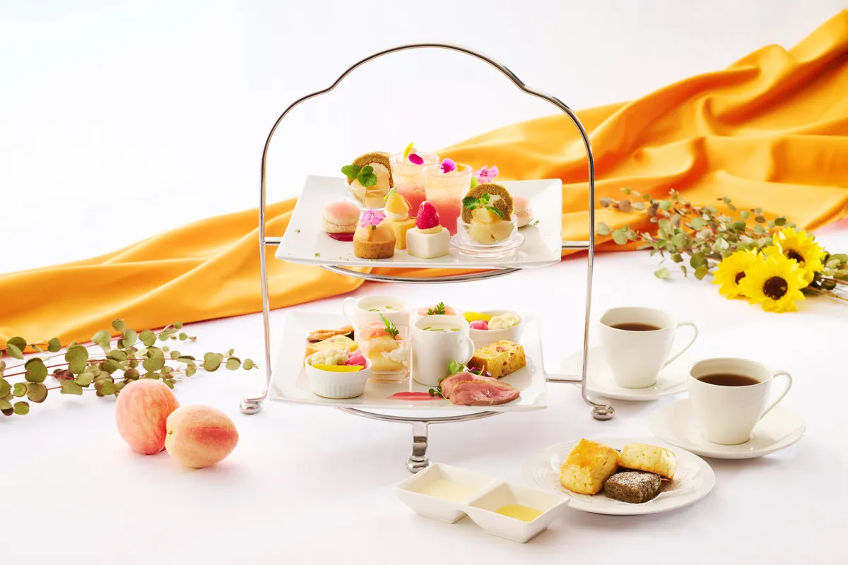Pomme d'Adam Afternoon Tea: Summer Peach and Marunouchi Honey at Marunouchi Hotel