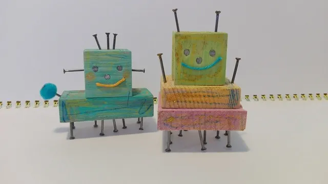 楽しく作ろうワークショップワゴン「木の実のリース」「釘打ちトントン」